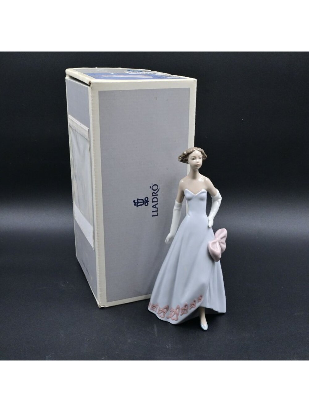 Lladro Glamour On The Runway Lady Figurine 6595 Elegant Woman Gown Retired